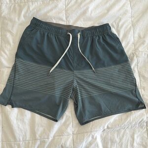 Men’s vuori athletic shorts. Lined.